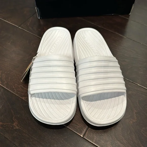 Skechers Cali Slides in white NIB 8 - Picture 3 of 7